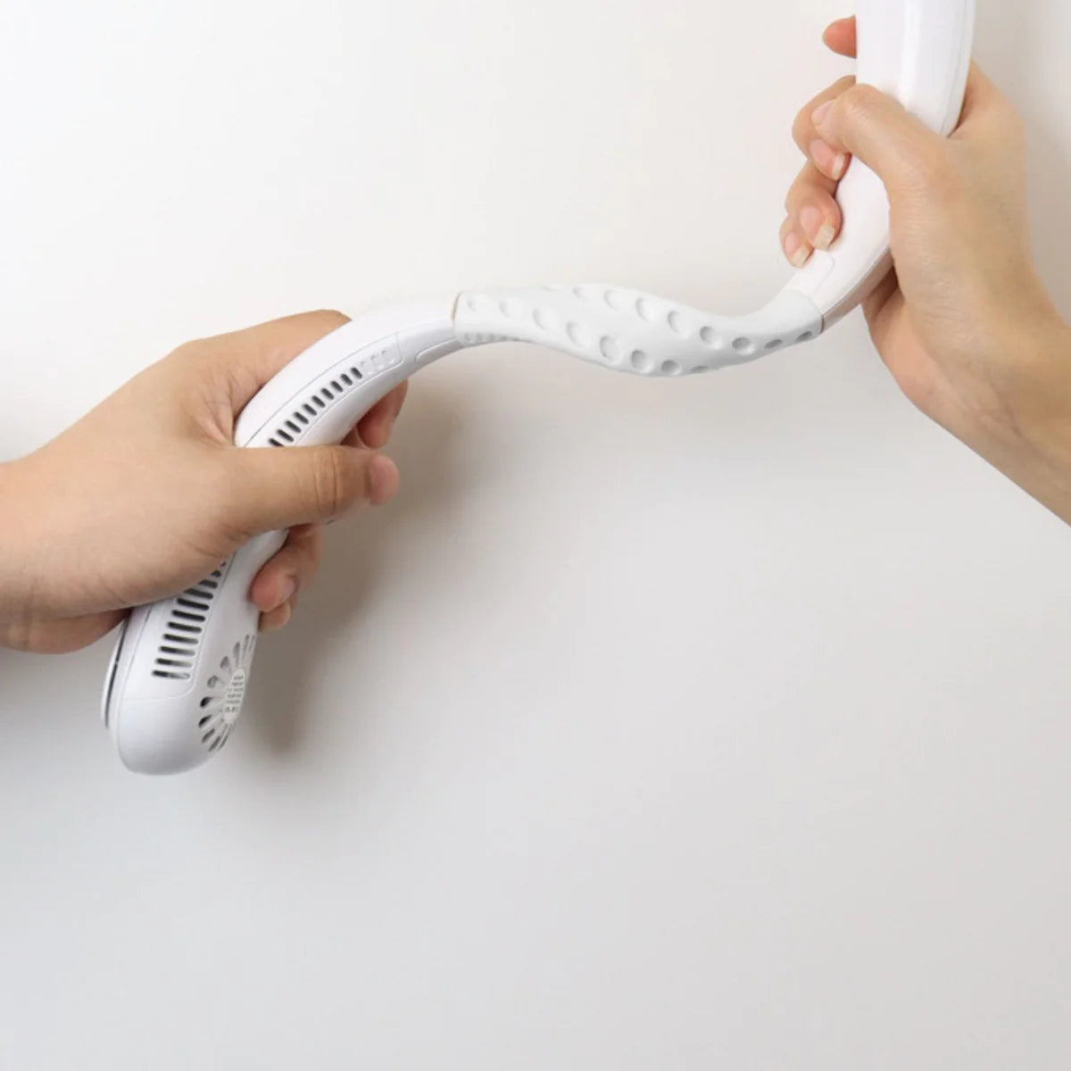 Portable Bladeless Neck Fan – USB Rechargeable & Hands-Free Cooling