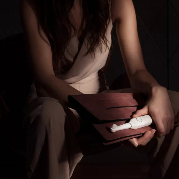 Bruzzoni Premium Electric Toothbrush – Scandinavian Style with Wireless Charging